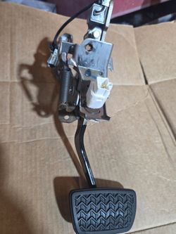 2012 TOYOTA CAMRY SE OEM COMPLETE BRAKE PADEL ASSEMBLY W/ SENSOR & WIRING