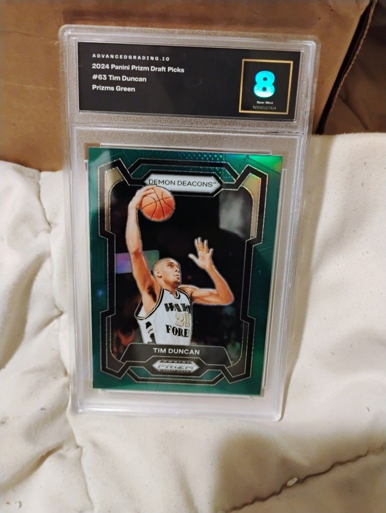 TIM DUNCAN PRIZMS GREEN SLAB RATED NEAR MINT 8