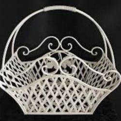 Off White Lattice Metal Gift Basket/magazine rack