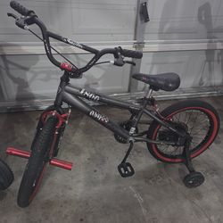 Bike with training wheels