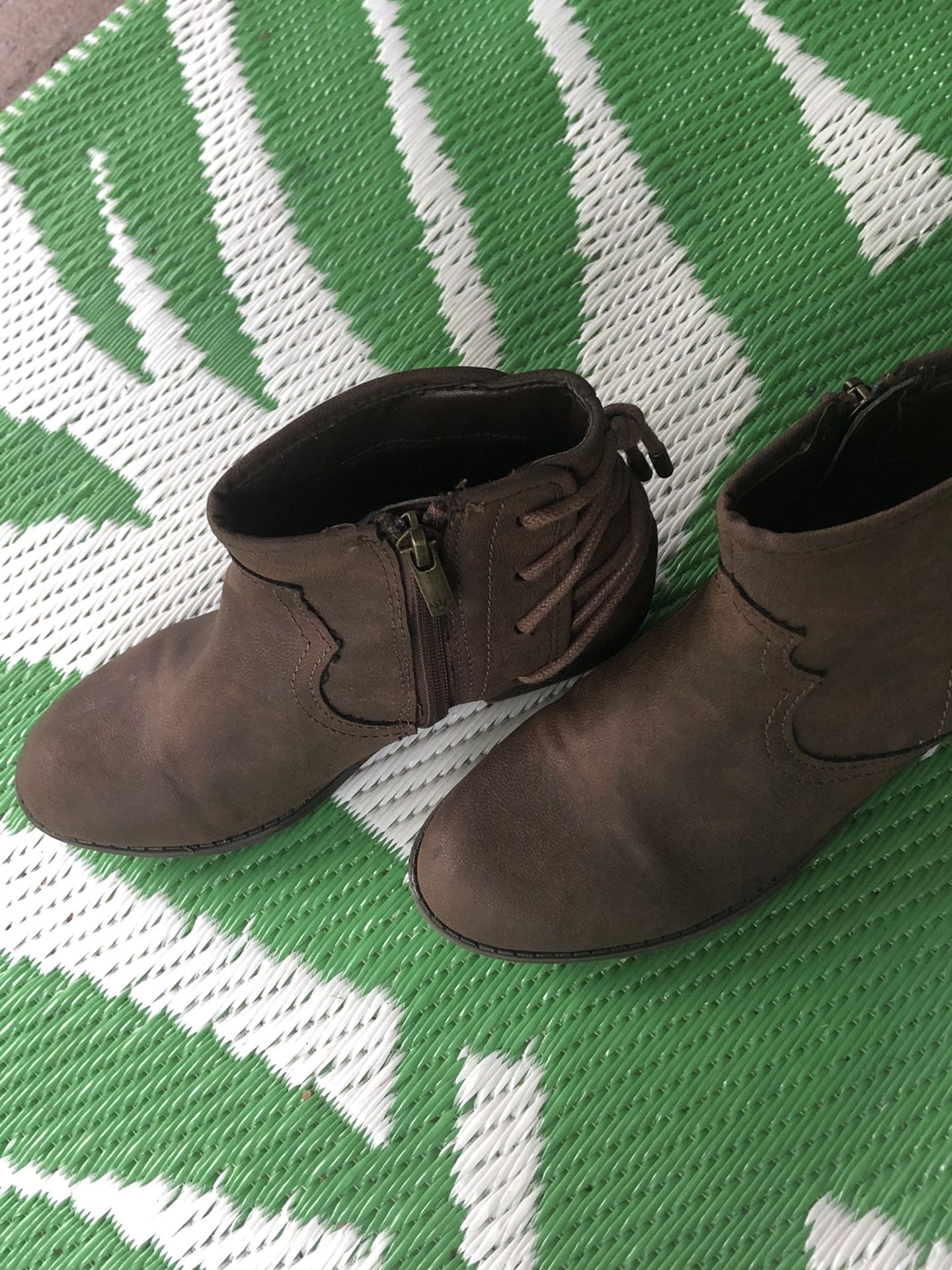 Brown boots (kids)