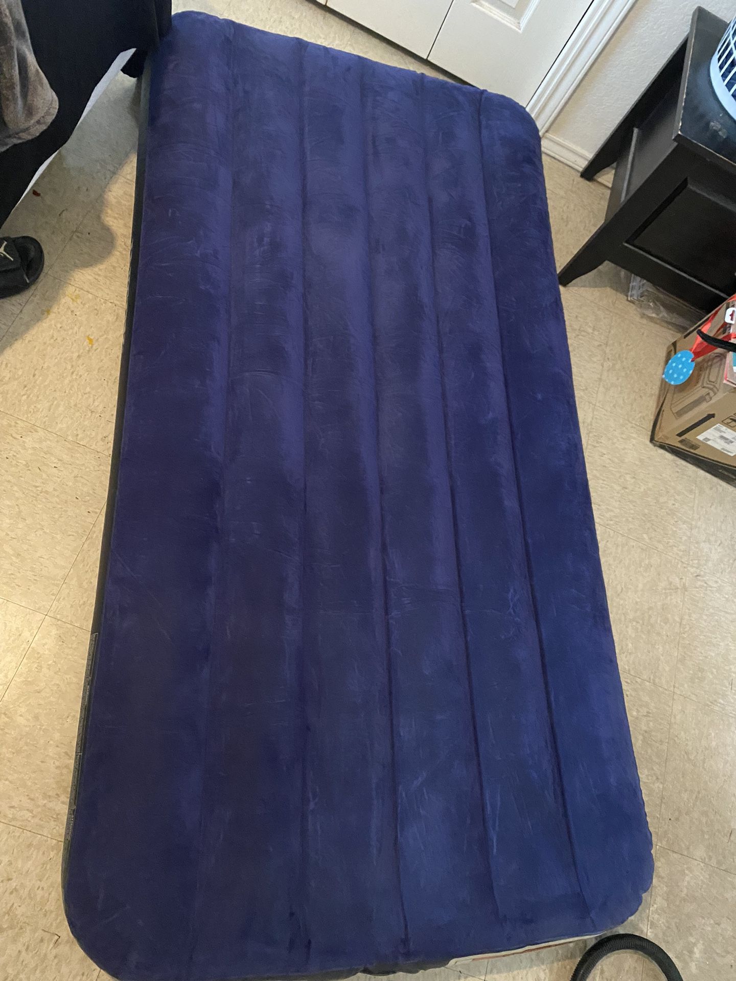 Twin Air Bed With Pump