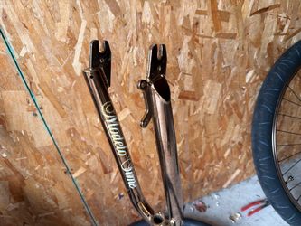 Gold modelo throne forks new. 29 inch