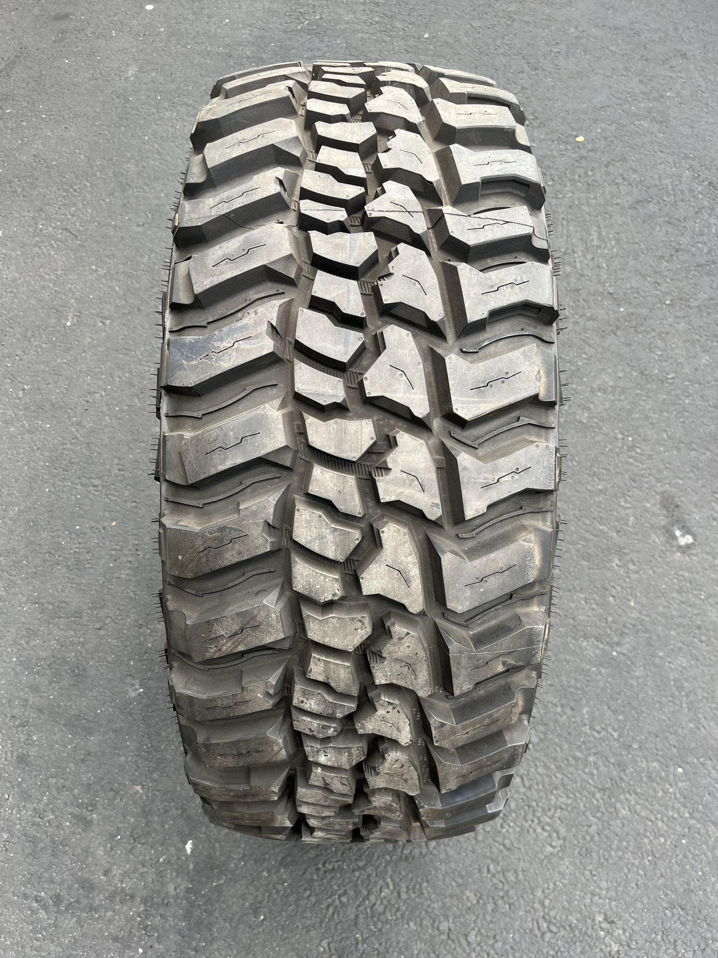 (ONLY 1) 315/70R17 Mickey Thompson Baja Boss