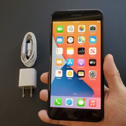 iPhone 7 Plus - UNLOCKED - Like New 