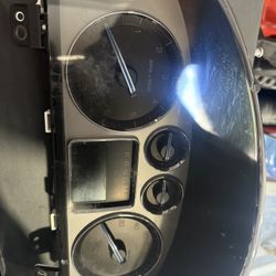 07-13 Escalade Cluster 