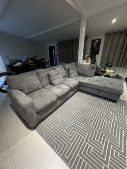Gray Fabric Sectional Sofa With Chaise | 3 Seats + Chaise