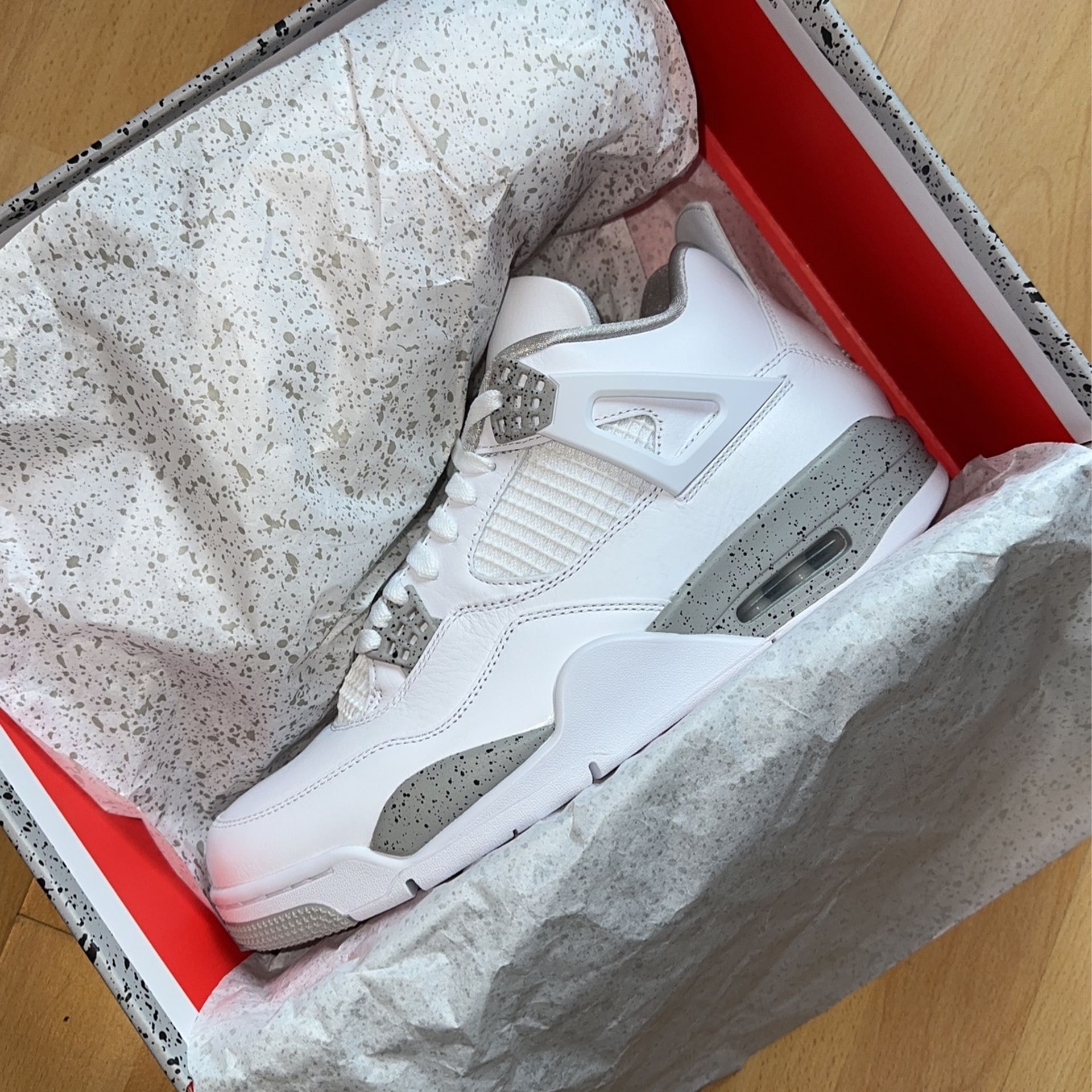 White Oreo Jordan 4