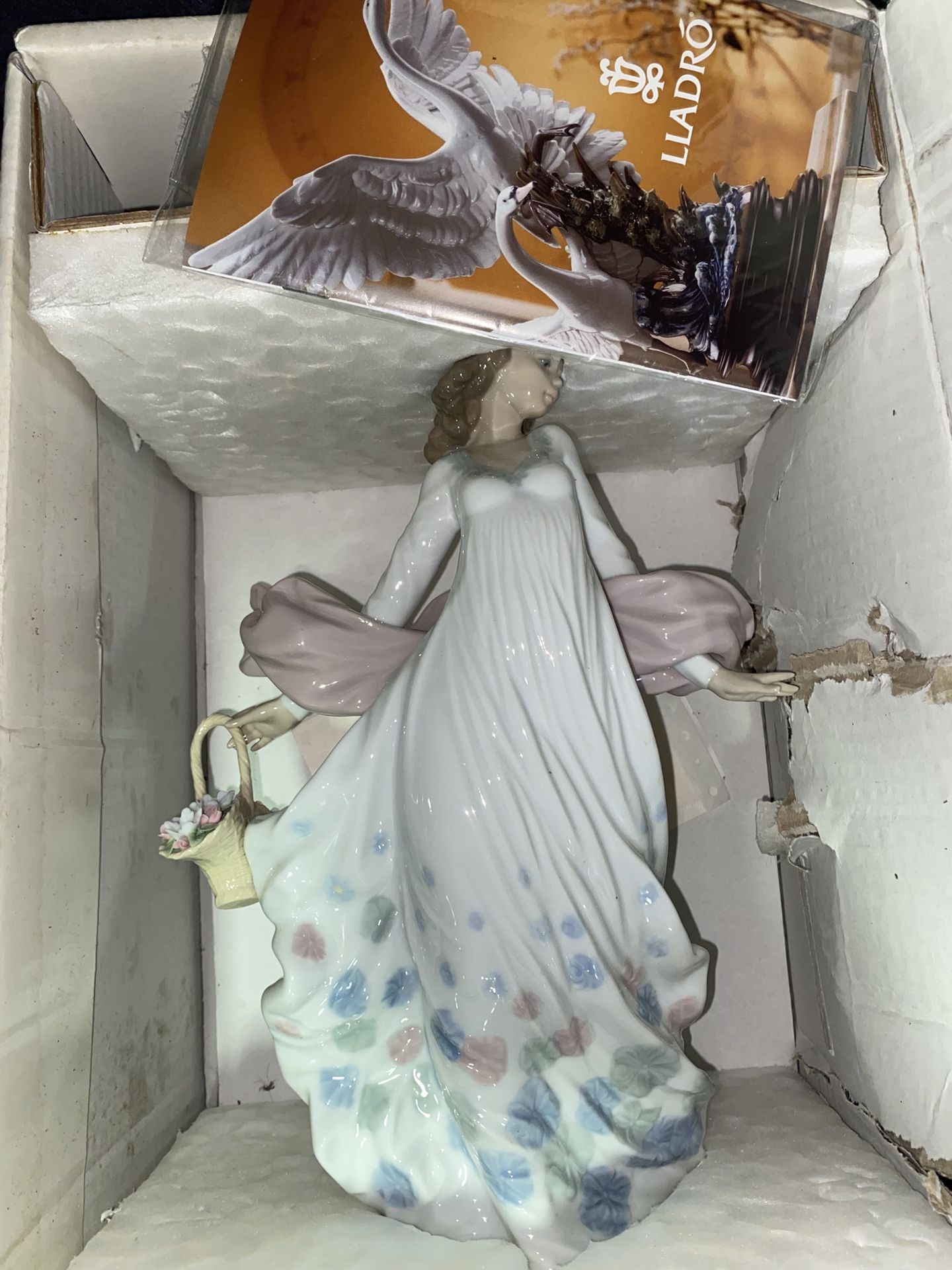 Lladro / Spring Splendor 5898 Figurine- New