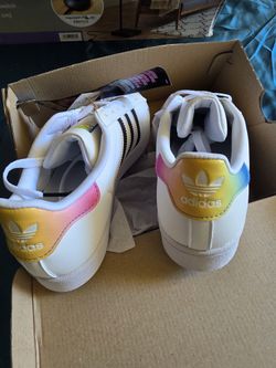 New Adidas Shell Toes Size 7w5m