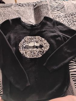 Guess Sweater Size Medium