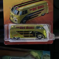 Hot Wheels Hot Ones Volkswagen T1 Panel Bus /Combi