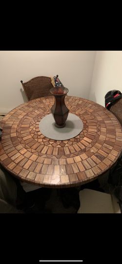 Pier 1 kitchen table and chairs