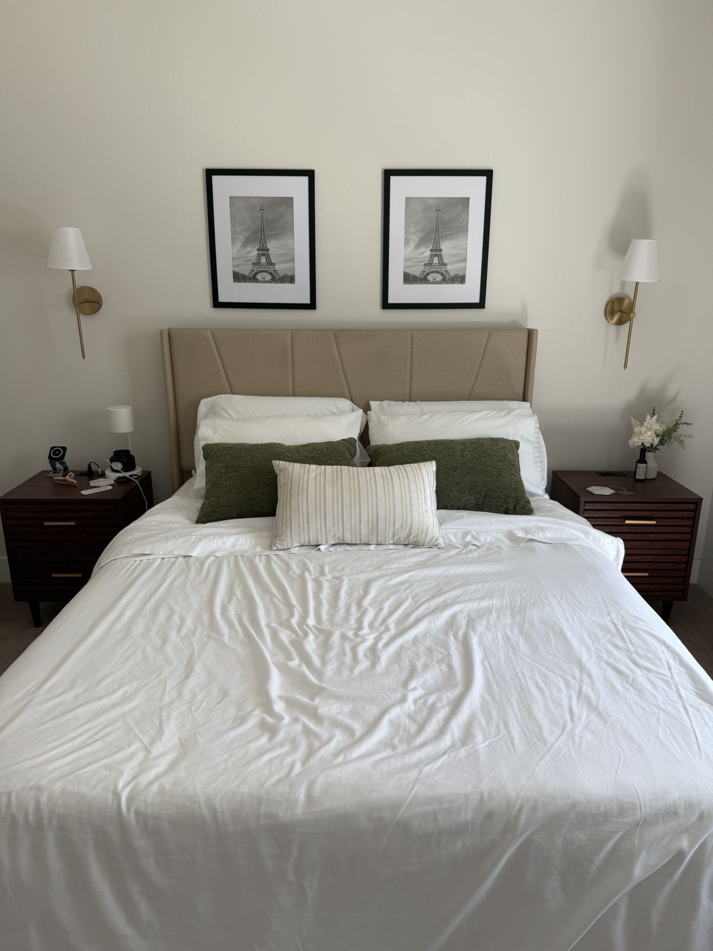 Queen bed Frame & Mattress – Very Good Condition!