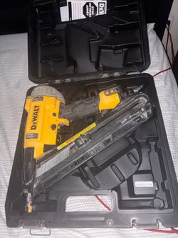 DeWalt 15 Gauge DA Angled Finish Nailer – Pneumatic w/ Hard Case