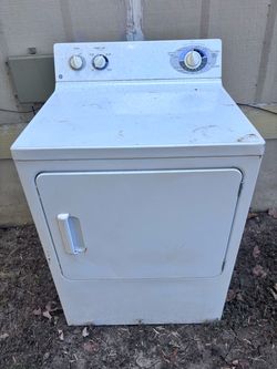 Completely reconditioned GE clothes dryer in good working condition. Delivery available!