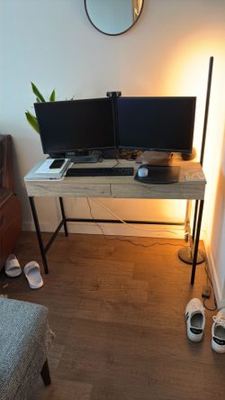 Selling Desk $50