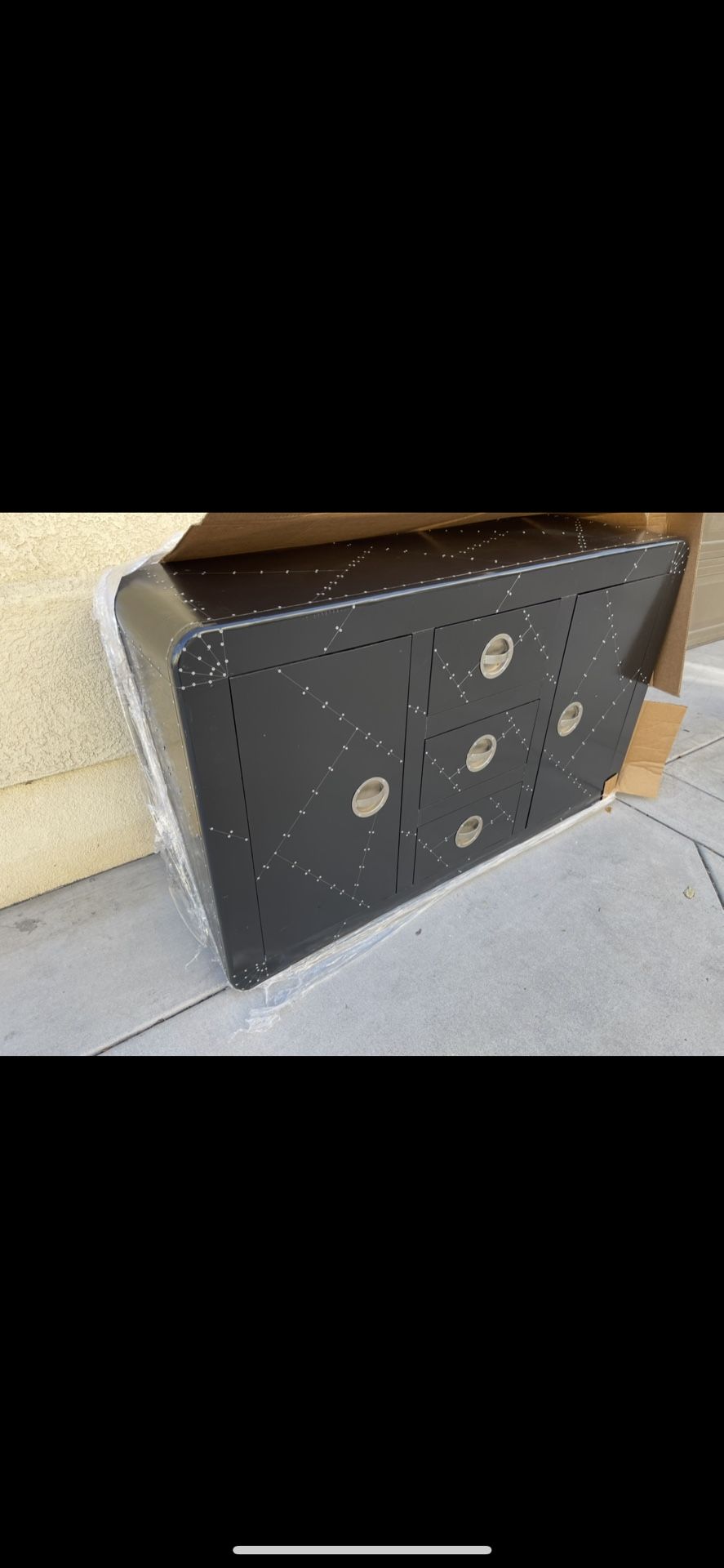 Black Domino Chest his item is CORT Certified