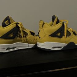 Jordan 4 Retro Lightning