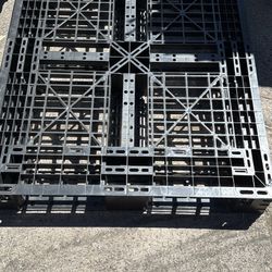 Plastic Pallets 48X40 Like New Delivery Available Depending In Quantity 