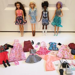 Barbie Fashionista Dolls Set Of 4 With Clothes Shoes & Accessories!