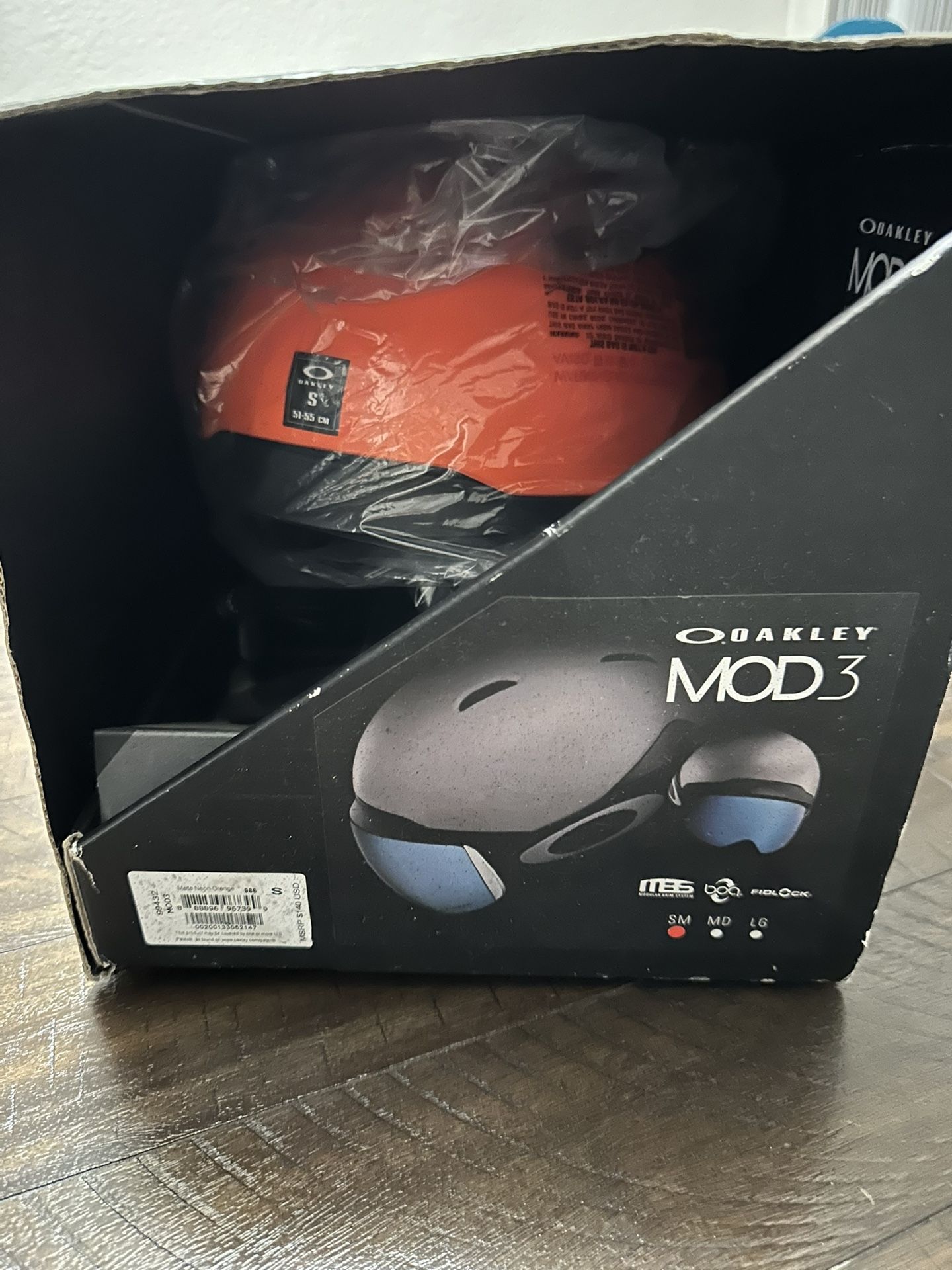 Oakley Helmet (Kids)