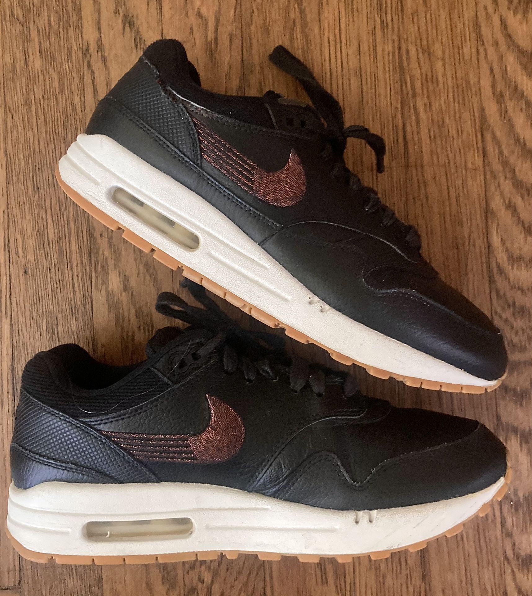 WOMENS NIKE AIR MAX SHOES