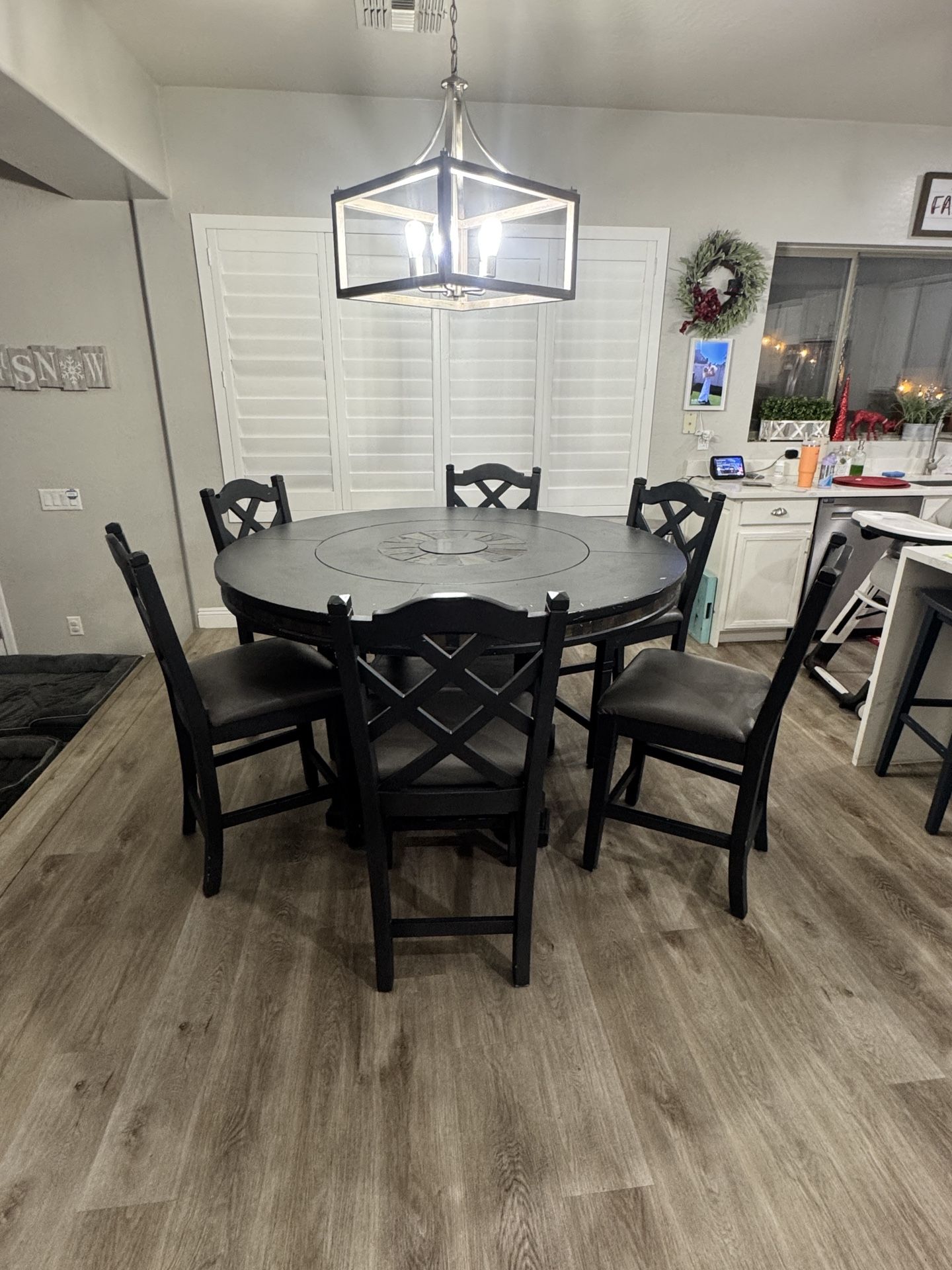 Dining Room Table And Chairs 
