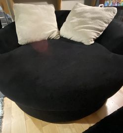 Swivel sofa in excellent condition