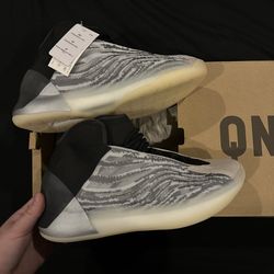 Adidas Yeezy Boost QNTM Lifestyle OG colorway sz 9m