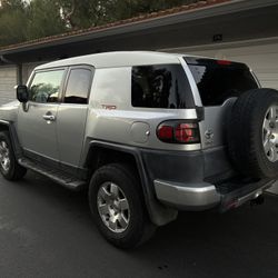 Lifted 2007 Toyota FJ Cruiser - Very Reliable and Well Maintained!