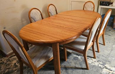 Oak Dining Room table with 6 chairs.