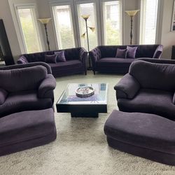 Set of two lounge chairs with ottomans