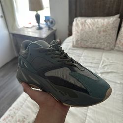 Yeezy Boost 700 Size 8