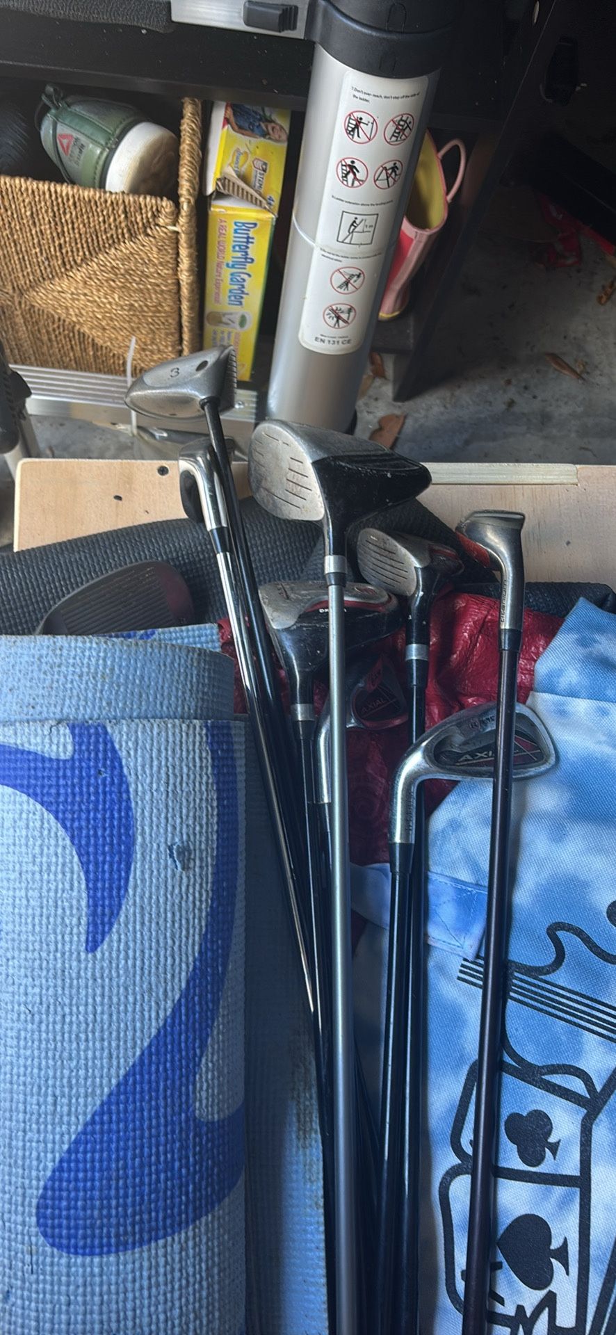 A lot of random golf clubs
