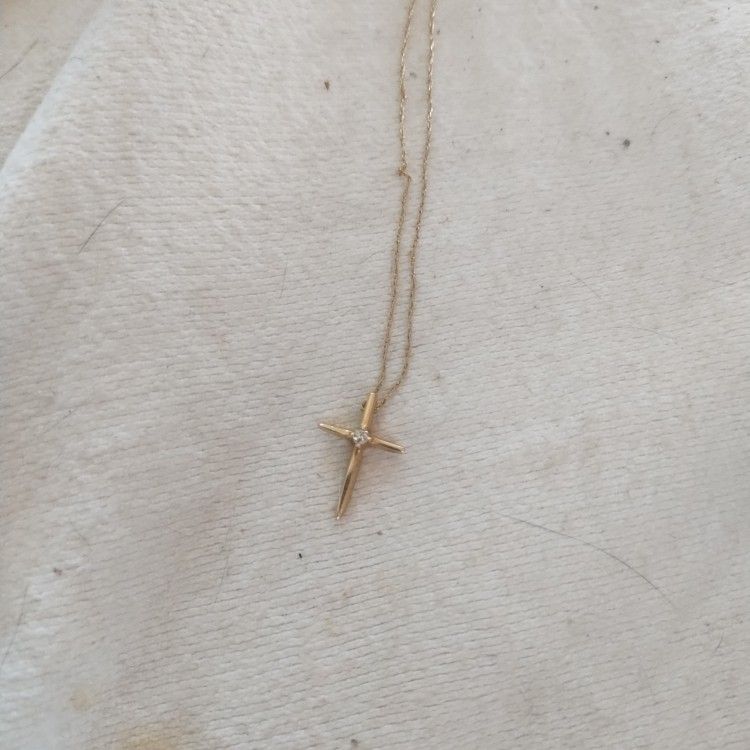 14 k gold cross diamond necklace it's real $100 one of its kind pick up only 865 Ellsworth avenue right off of East Livingston avenue Columbus Ohio 43