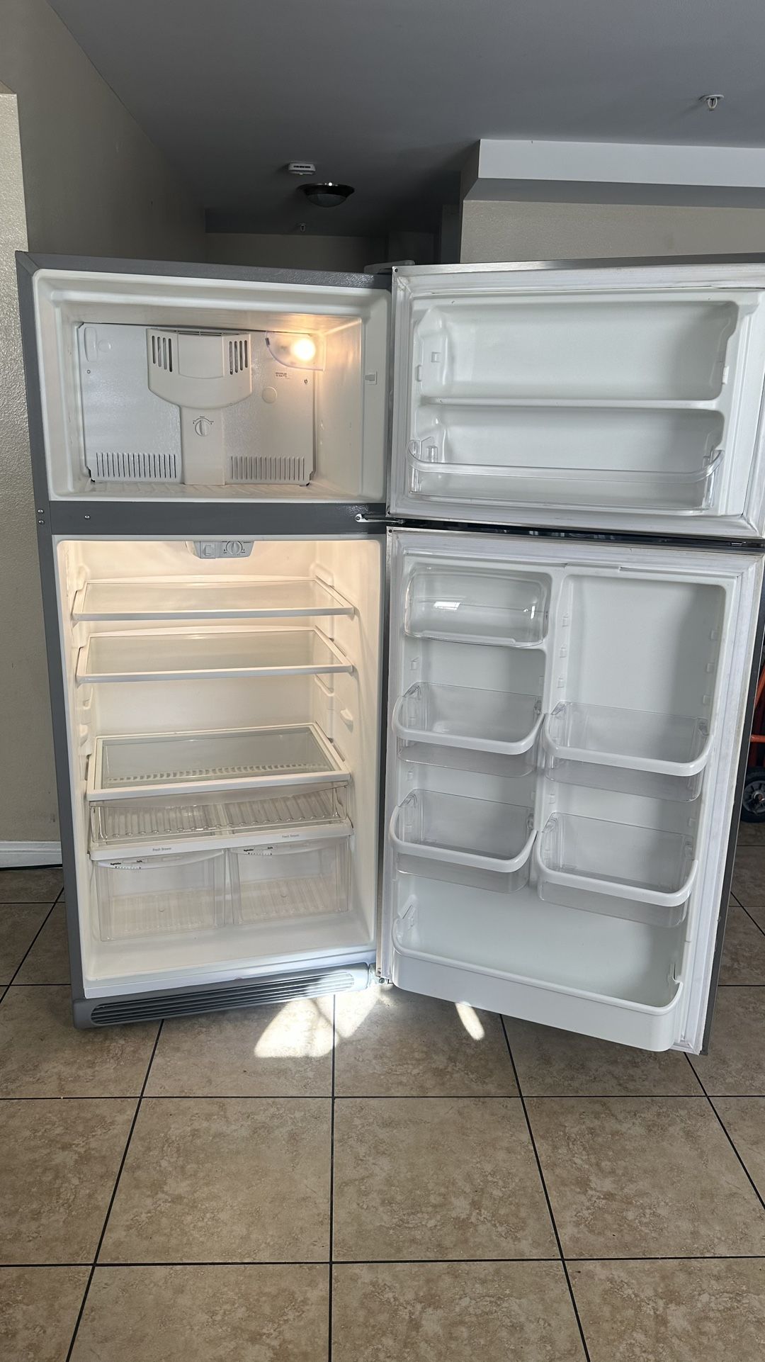 Refrigerator Frigidaire Refrigerador