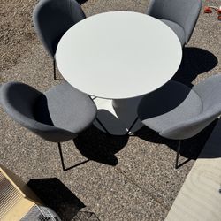 Kitchen Table & Chairs 