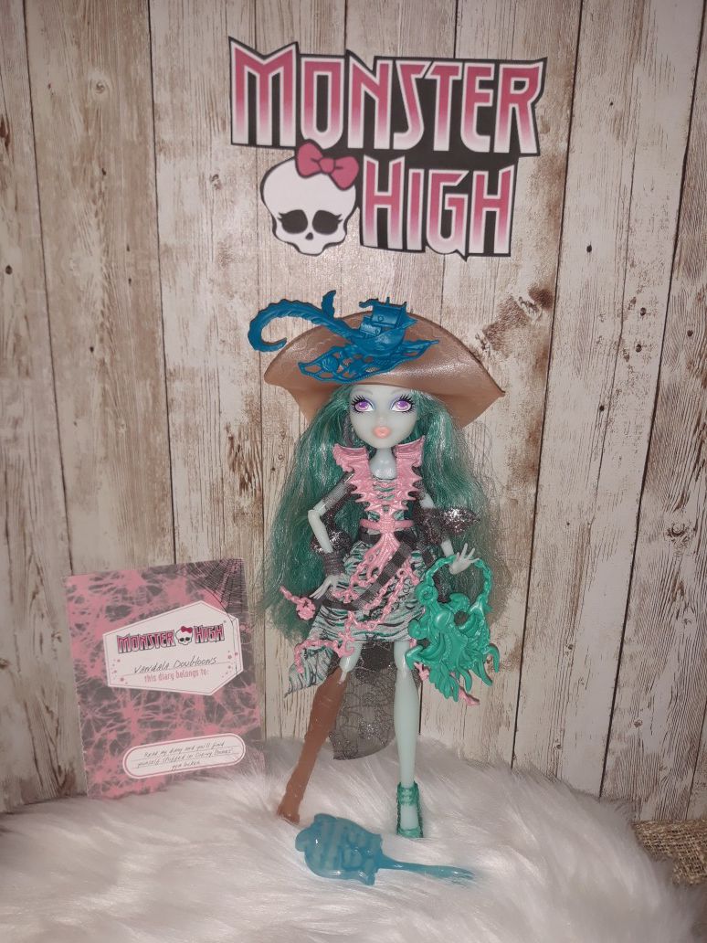 Vandala Monster High Doll like NEW!!