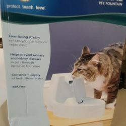 50 Oz Water Capacity cat/dog Drinking Fountain In Weeki Wachee Spring Hill