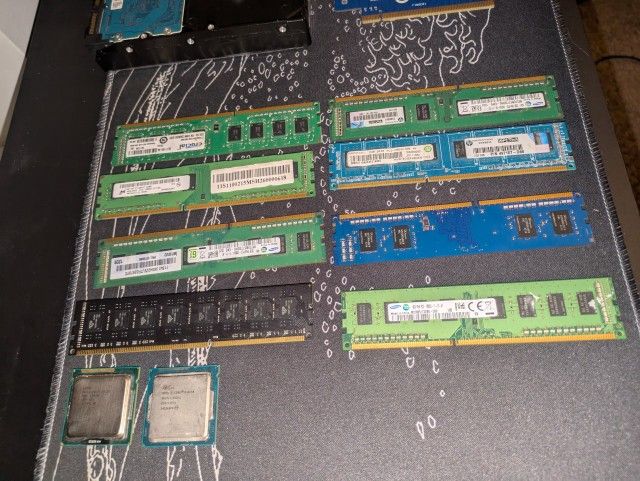 (8) DDR3 RAM + 2 CPUs
