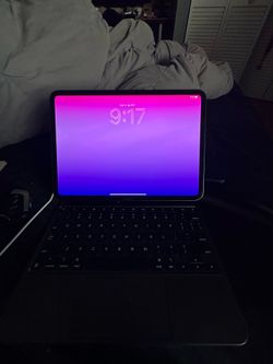 M4 iPad Pro 11in WIFI 256Gb - w Keyboard & Pencil Pro