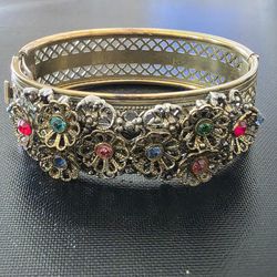 VTG Intricate Filigree Jeweled Rhinestones Crystals Hinged Bangle Bracelet