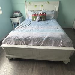 Full Size Bed 