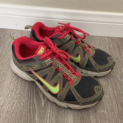 Like New Women’s Nike Alvord 8 Stoneshield Nike Trail Shoes Women’s Size 6.5