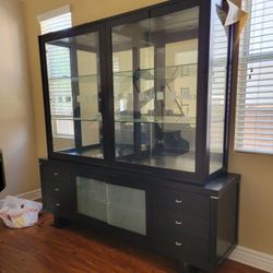 8Seater Dining Table With Matching China Cabinet