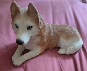 Husky sculpture