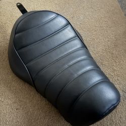 Harley Davidson Iron 883 Seat