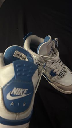 Air Jordan 4 Retro “University Blue” — 5Y — Used