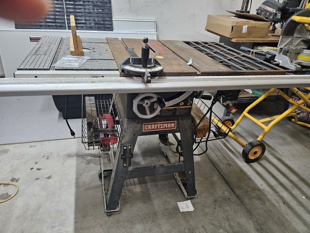 Working Good Table Saw.